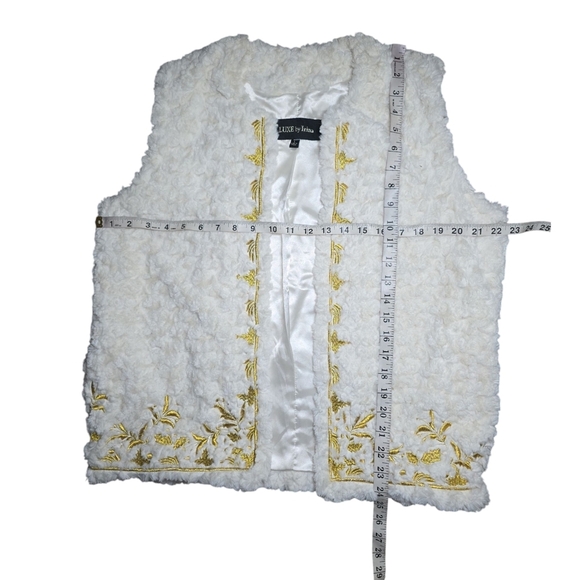 Luxe by Irina White and Gold Vest - Picture 7 of 8